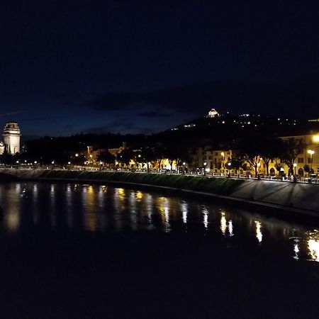 Across The River And Into The Trees Apartamento Verona Exterior foto