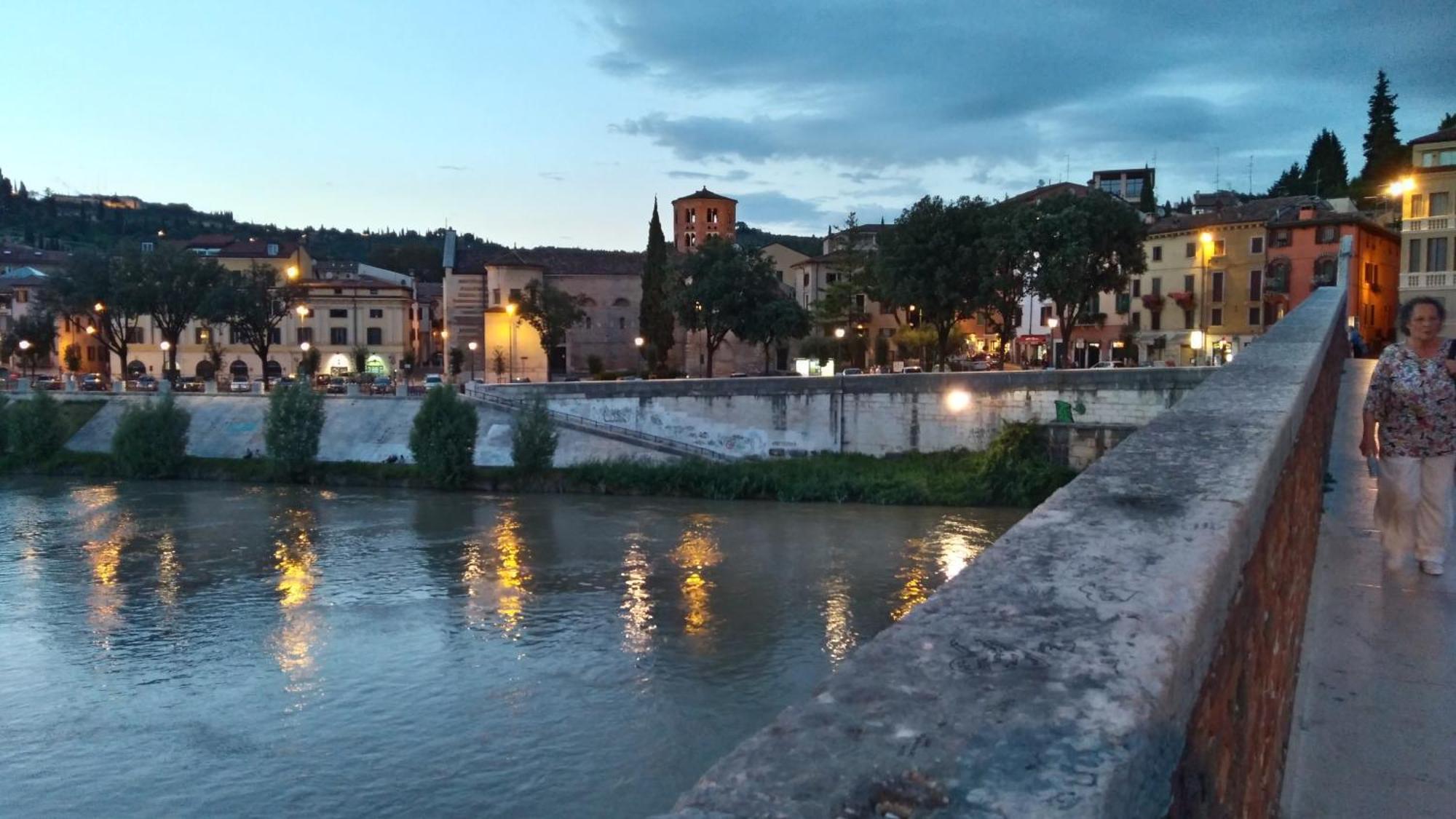 Across The River And Into The Trees Apartamento Verona Exterior foto