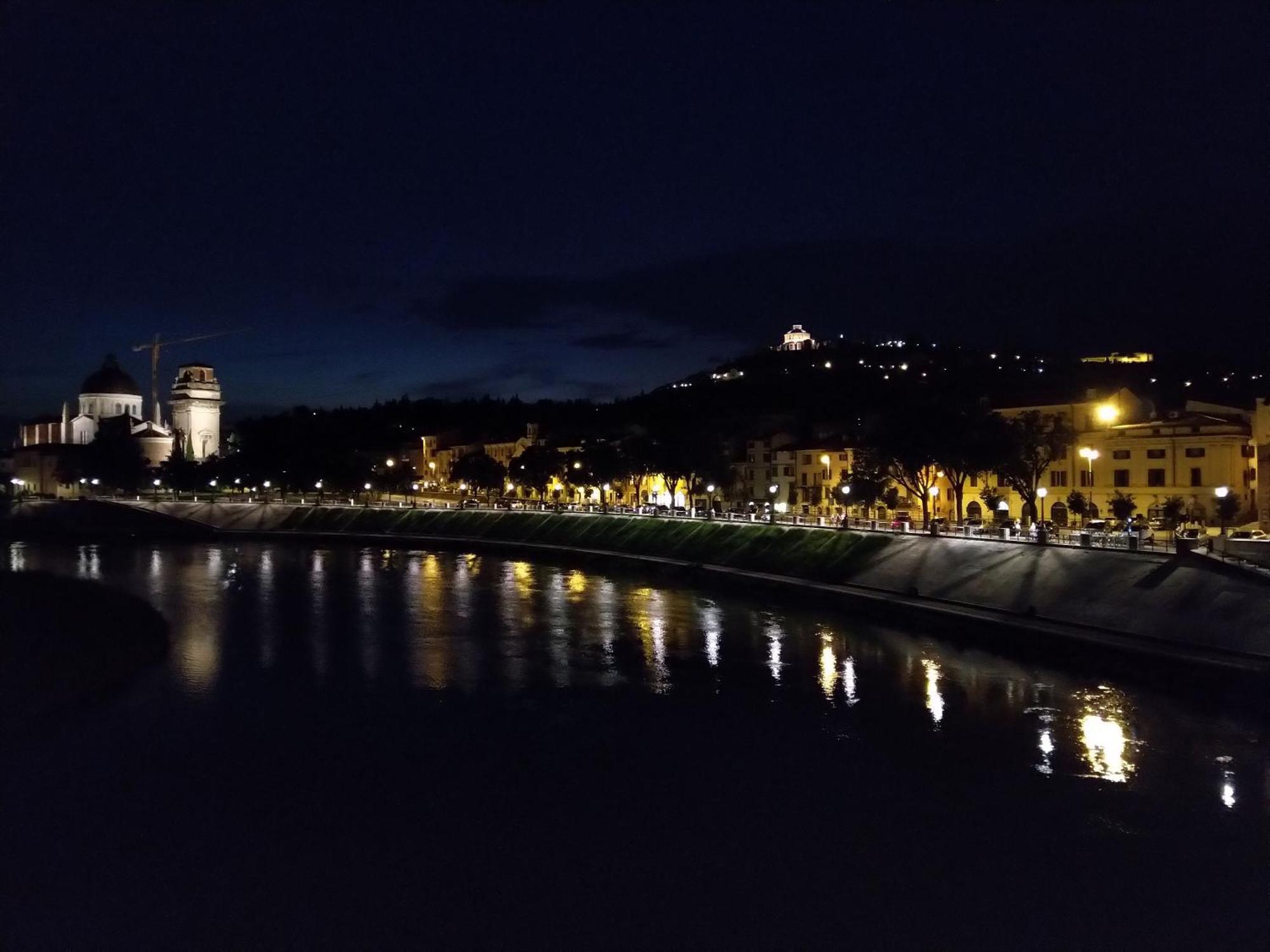 Across The River And Into The Trees Apartamento Verona Exterior foto