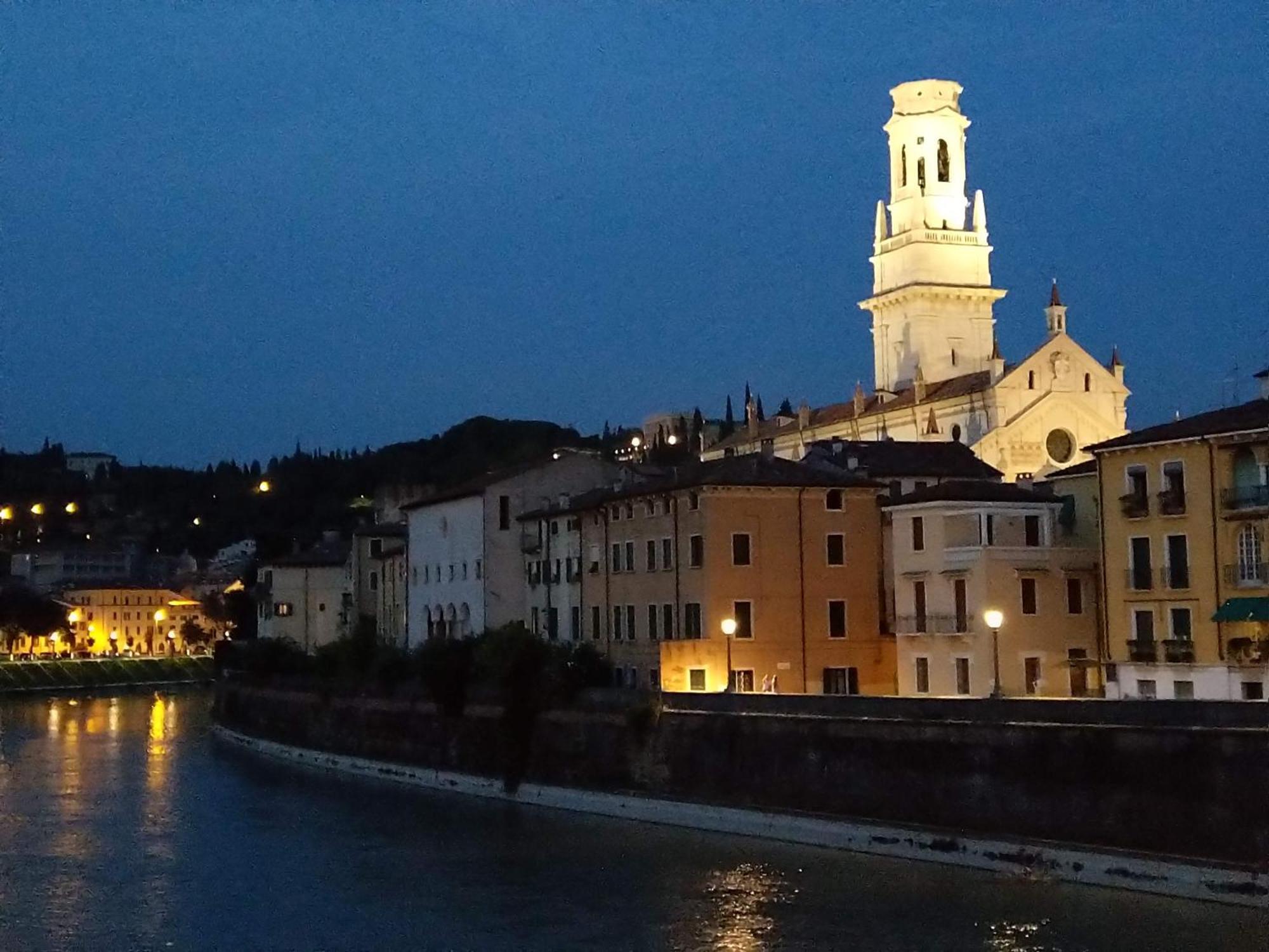 Across The River And Into The Trees Apartamento Verona Exterior foto